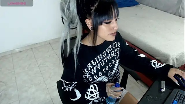 vanne summer  online show from March 5, 2:08 am