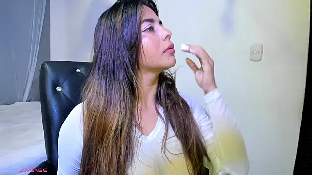 1julianasalazar online show from January 7, 10:04 pm