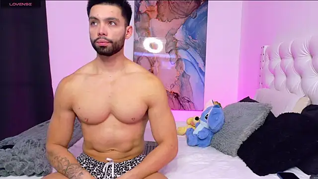 Snapshot of Mackenzzie_777_ chatting on November 24, 10:43 pm Mackenzzie 777 online show from November 24, 10:43 pm