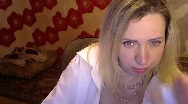 Snapshot of Queen_Daenerys chatting on December 2, 12:58 am Queen Daenerys online show from December 2, 12:58 am