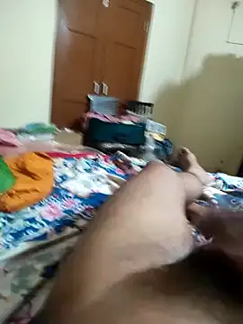 Snapshot of vini1754 chatting on December 3, 8:33 pm vini1754 online show from December 3, 8:33 pm