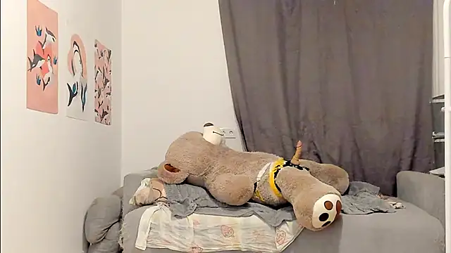 Snapshot of Silly__Milly chatting on February 10, 5:52 pm Silly  Milly online show from February 10, 5:52 pm