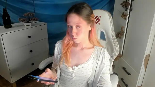 Snapshot of Silly__Milly chatting on November 10, 5:18 pm Silly Milly online show from November 10, 5:18 pm