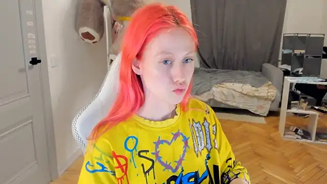 Snapshot of Silly__Milly chatting on February 8, 4:57 pm Silly  Milly online show from February 8, 4:57 pm