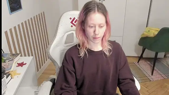 Snapshot of Silly__Milly chatting on June 3, 1:28 am Silly Milly online show from June 3, 1:28 am
