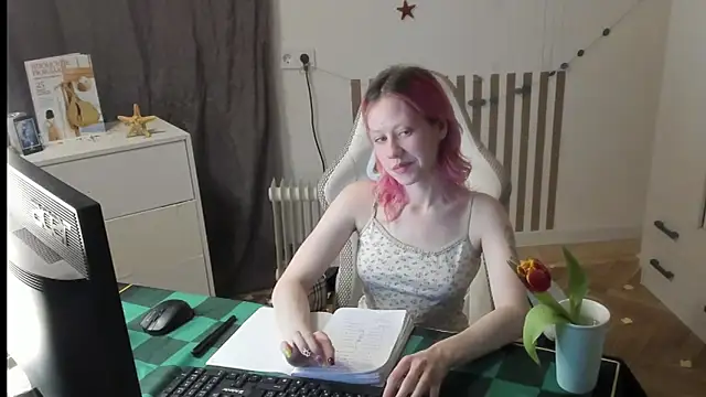 Snapshot of Silly__Milly chatting on March 24, 6:41 pm Silly Milly online show from March 24, 6:41 pm
