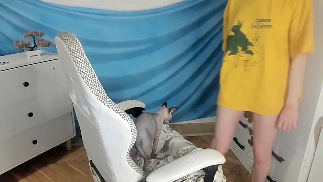 Snapshot of Silly__Milly chatting on November 3, 3:04 pm Silly Milly online show from November 3, 3:04 pm