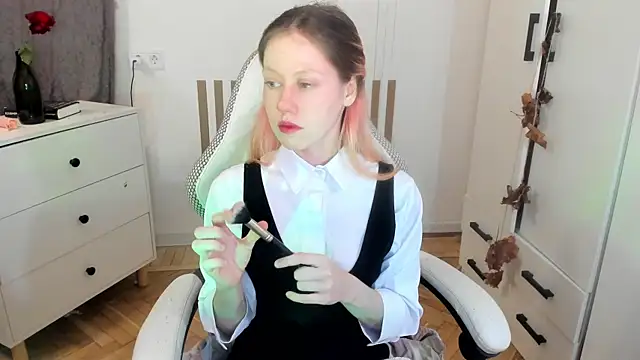 Snapshot of Silly__Milly chatting on November 15, 4:55 pm Silly Milly online show from November 15, 4:55 pm