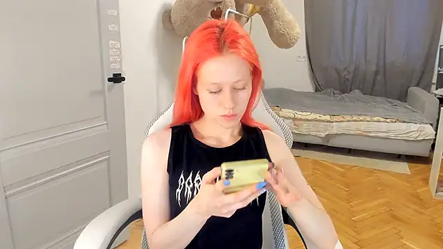 Snapshot of Silly__Milly chatting on February 7, 1:11 pm Silly  Milly online show from February 7, 1:11 pm