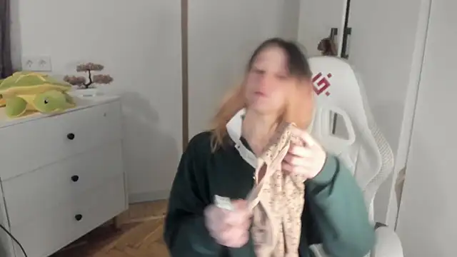 Snapshot of Silly__Milly chatting on November 6, 3:27 pm Silly Milly online show from November 6, 3:27 pm