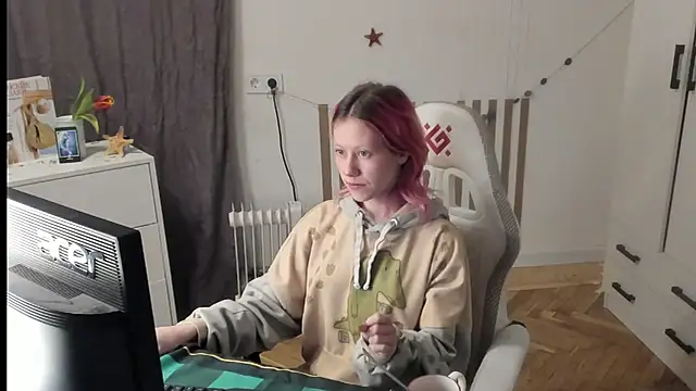Snapshot of Silly__Milly chatting on March 25, 6:18 pm Silly Milly online show from March 25, 6:18 pm