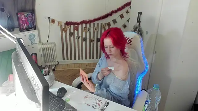 Snapshot of Silly__Milly chatting on December 16, 7:18 pm Silly Milly online show from December 16, 7:18 pm