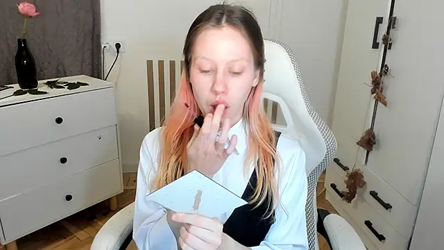 Snapshot of Silly__Milly chatting on November 16, 3:50 pm Silly Milly online show from November 16, 3:50 pm