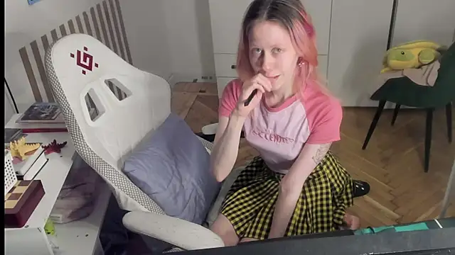 Snapshot of Silly__Milly chatting on June 2, 1:38 am Silly Milly online show from June 2, 1:38 am