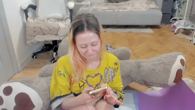 Snapshot of Silly__Milly chatting on January 2, 6:12 pm Silly  Milly online show from January 2, 6:12 pm
