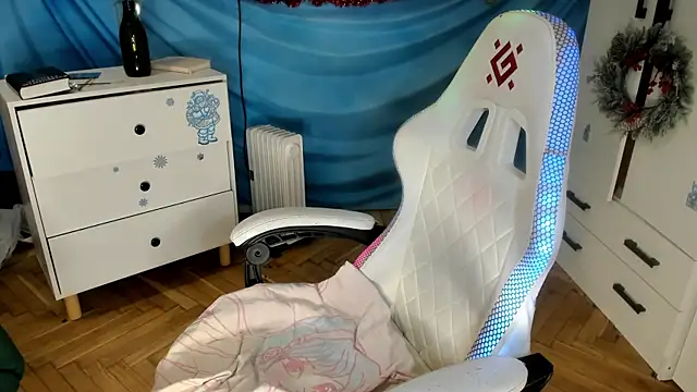 Snapshot of Silly__Milly chatting on November 27, 4:40 pm Silly Milly online show from November 27, 4:40 pm