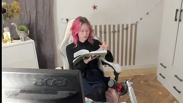 Snapshot of Silly__Milly chatting on March 20, 6:53 pm Silly Milly online show from March 20, 6:53 pm