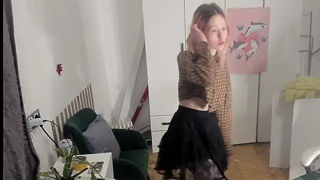 Snapshot of Silly__Milly chatting on May 25, 1:05 am Silly Milly online show from May 25, 1:05 am