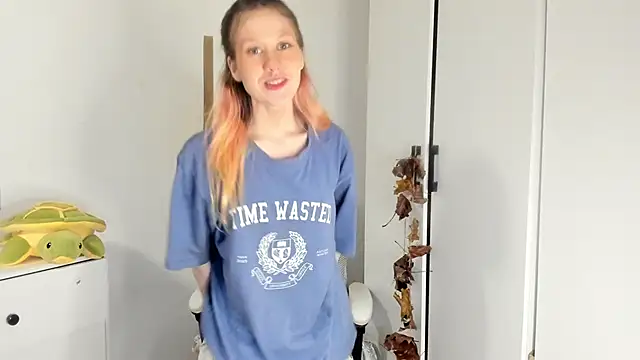 Snapshot of Silly__Milly chatting on November 5, 4:32 pm Silly Milly online show from November 5, 4:32 pm