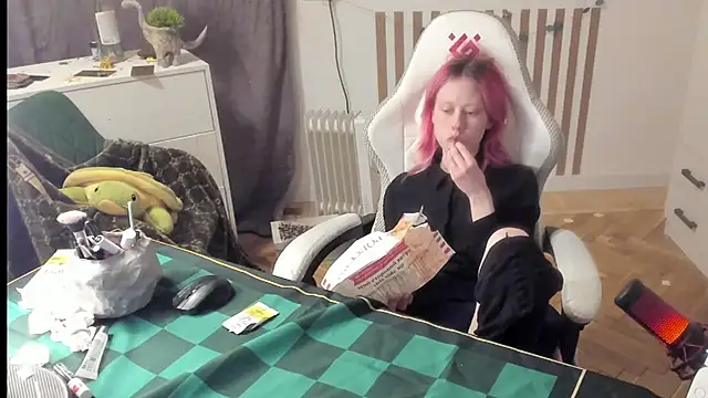 Snapshot of Silly__Milly chatting on March 21, 5:06 pm Silly Milly online show from March 21, 5:06 pm