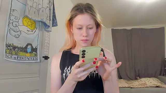 Snapshot of Silly__Milly chatting on December 26, 4:14 pm Silly  Milly online show from December 26, 4:14 pm