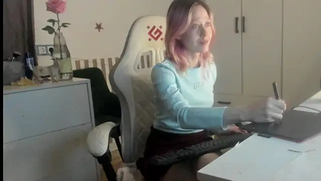 Snapshot of Silly__Milly chatting on May 20, 1:46 am Silly Milly online show from May 20, 1:46 am