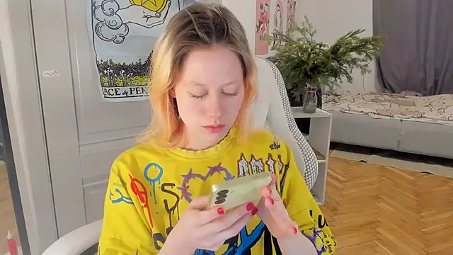 Snapshot of Silly__Milly chatting on January 2, 12:03 pm Silly  Milly online show from January 2, 12:03 pm