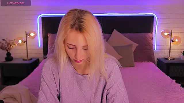 Snapshot of Selena_Lily chatting on October 4, 5:53 am Selena Lily online show from October 4, 5:53 am