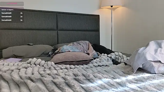 lady ni  online show from April 10, 2:35 pm