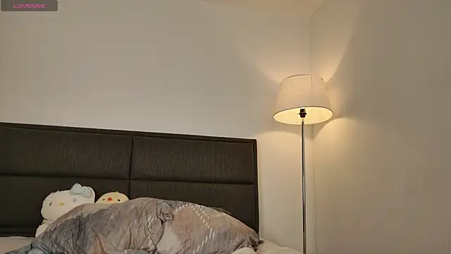 lady ni  online show from March 22, 2:18 pm