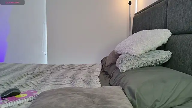 lady ni  online show from November 7, 1:04 pm