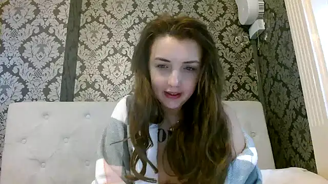 Snapshot of LucyLuxee19 chatting on January 20, 9:24 am LucyLuxee19 online show from January 20, 9:24 am