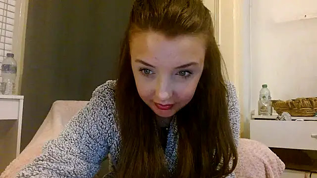 Snapshot of LucyLuxee19 chatting on February 5, 6:04 pm LucyLuxee19 online show from February 5, 6:04 pm