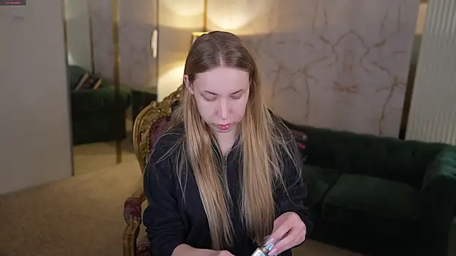 Snapshot of Linda054 chatting on November 28, 1:28 am Linda054 online show from November 28, 1:28 am