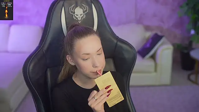 Snapshot of Linda054 chatting on October 30, 2:54 am Linda054 online show from October 30, 2:54 am