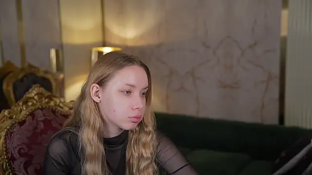 Snapshot of Linda054 chatting on November 10, 1:10 am Linda054 online show from November 10, 1:10 am