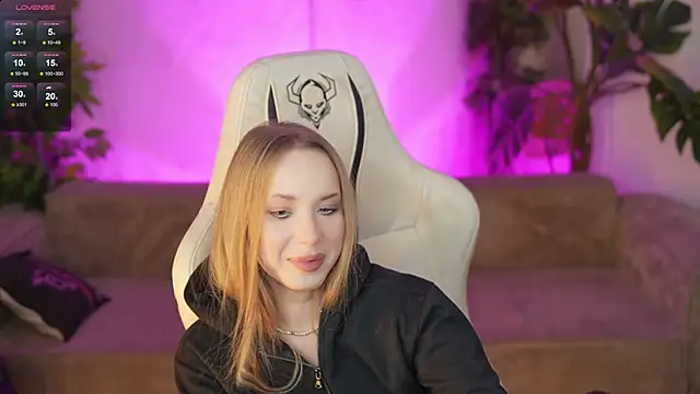 Snapshot of Linda054 chatting on October 29, 4:22 am Linda054 online show from October 29, 4:22 am