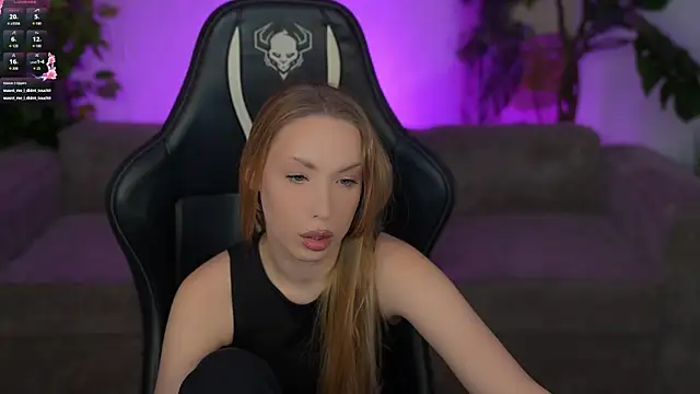 Snapshot of Linda054 chatting on November 4, 6:28 am Linda054 online show from November 4, 6:28 am