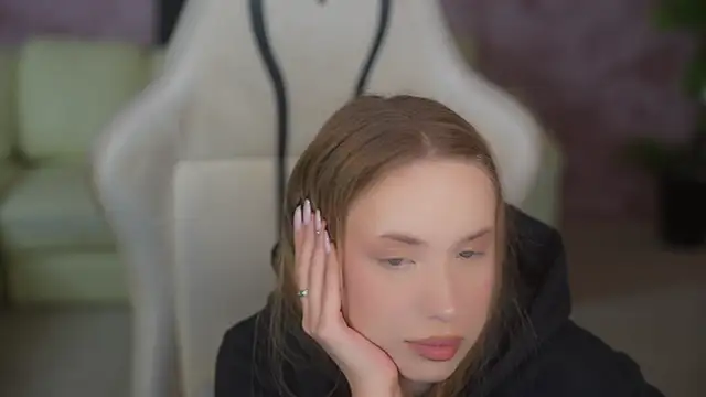 Snapshot of Linda054 chatting on December 2, 12:22 am Linda054 online show from December 2, 12:22 am