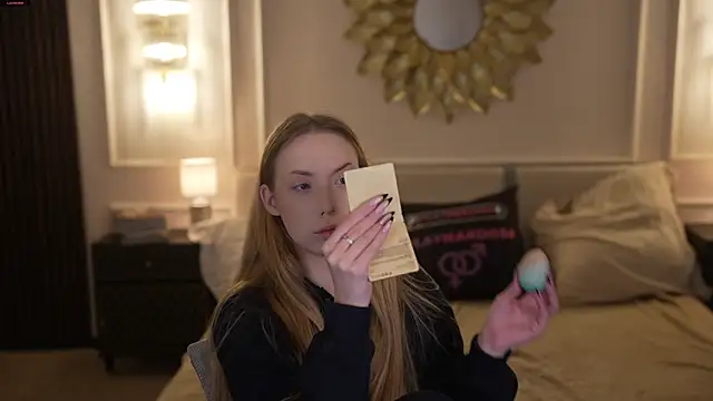 Snapshot of Linda054 chatting on November 30, 12:44 am Linda054 online show from November 30, 12:44 am