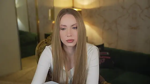 Snapshot of Linda054 chatting on November 11, 8:25 pm Linda054 online show from November 11, 8:25 pm