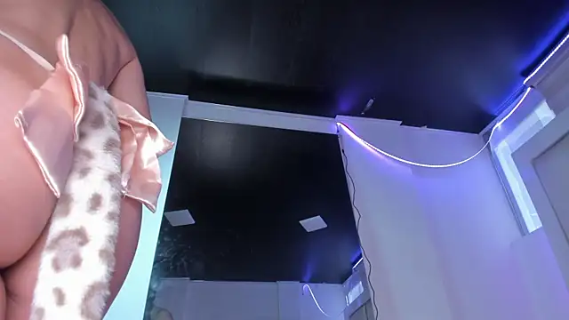 chrystal js online show from April 8, 12:50 pm