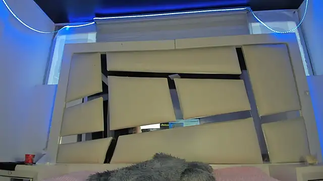 chrystal js online show from March 26, 12:47 pm