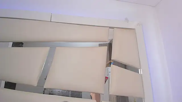 Snapshot of chrystal_js chatting on February 28, 1:25 pm chrystal js online show from February 28, 1:25 pm