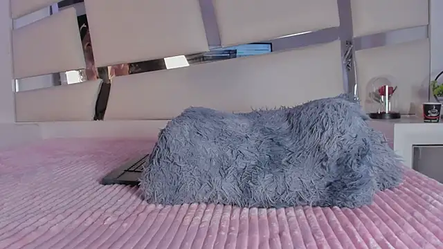 chrystal js online show from February 12, 2:39 pm