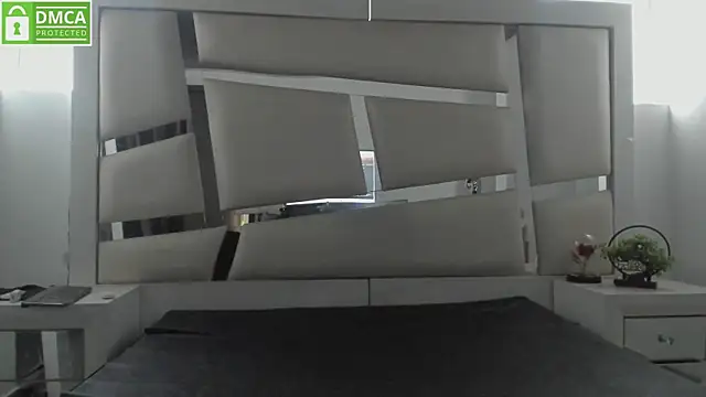 chrystal js online show from February 5, 5:42 pm