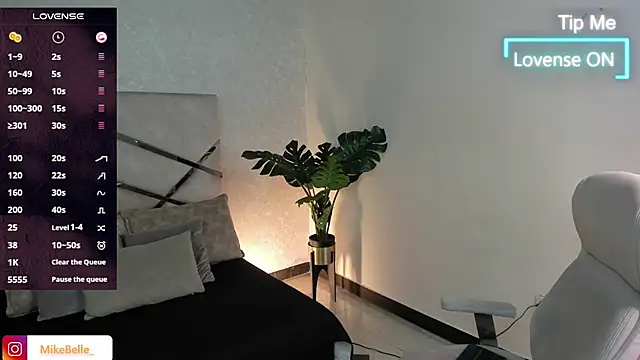 Snapshot of mike_belle chatting on January 31, 12:28 am mike belle online show from January 31, 12:28 am