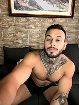 Snapshot of mike_belle chatting on October 29, 4:50 pm mike belle online show from October 29, 4:50 pm