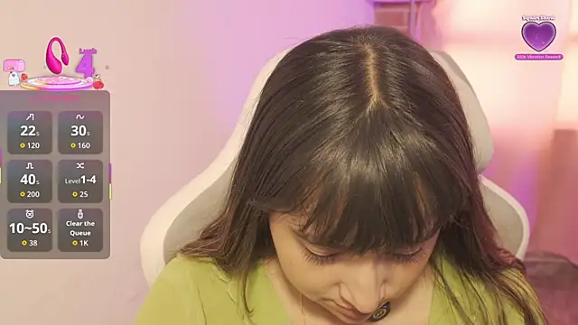 Snapshot of emitaa17228o chatting on December 2, 7:04 pm emitaa17228o online show from December 2, 7:04 pm