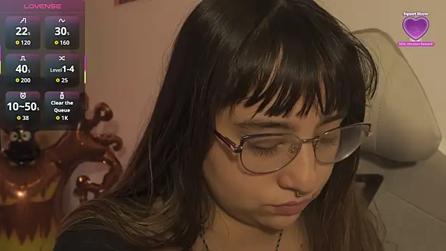 Snapshot of emitaa17228o chatting on November 2, 8:36 pm emitaa17228o online show from November 2, 8:36 pm